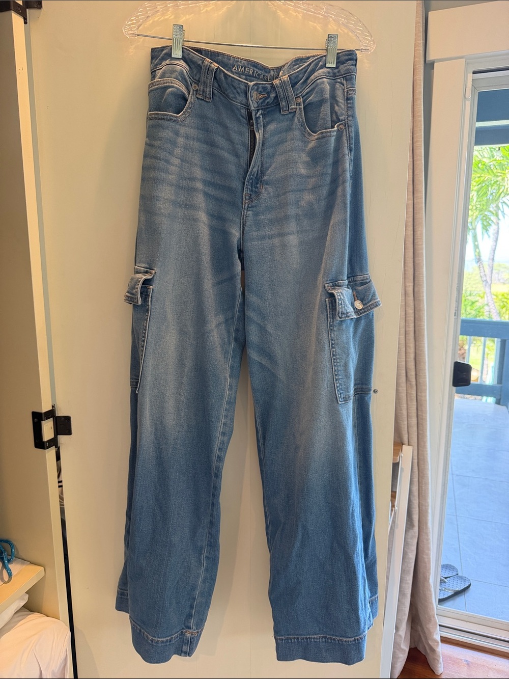 🩵 🦅 American Eagle Outfitters Light Blue Relaxed Cargo Jeans 👖